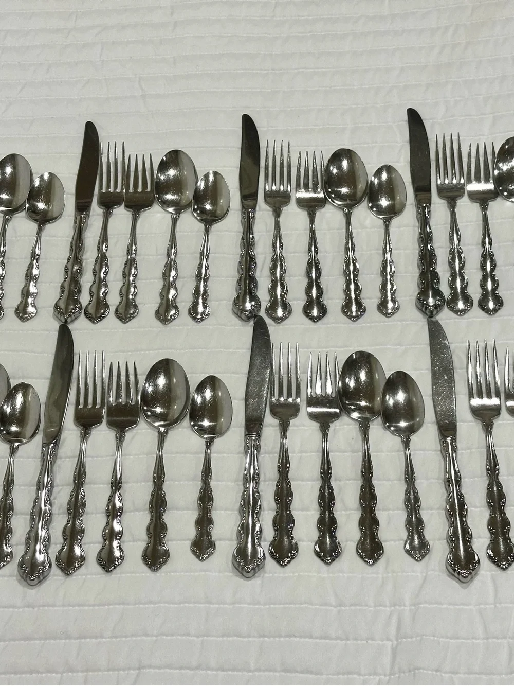 Oneida Mozart stainless flatware  8 place settings